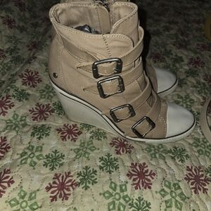 Stylish Tan Wedge Sneakers